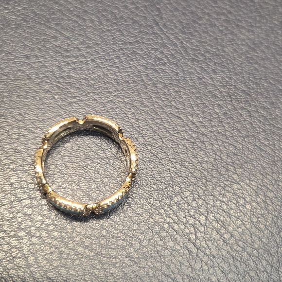 Elegant Gold-Tone Women's Ring - Picture 1 of 4